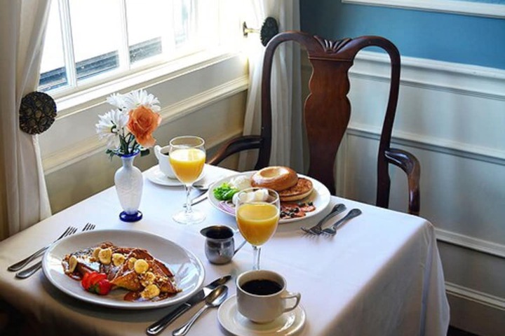Breakfast/Coffee Service 28 of 34