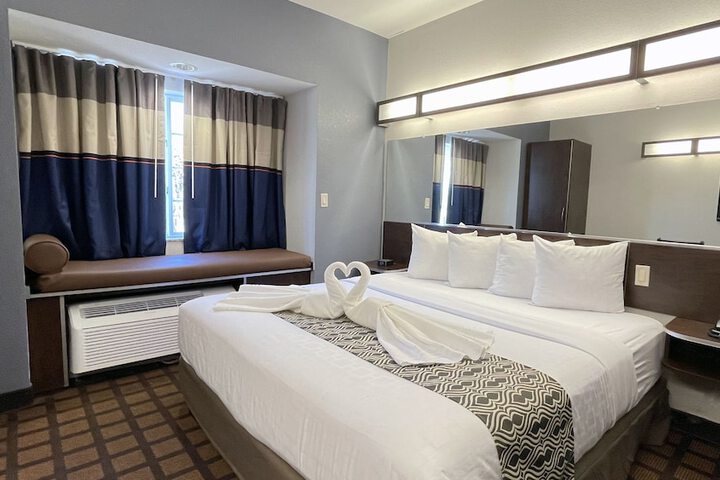 Room 15 of 32