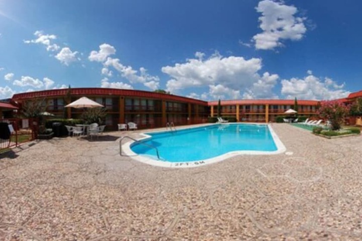 Pool 6 of 43