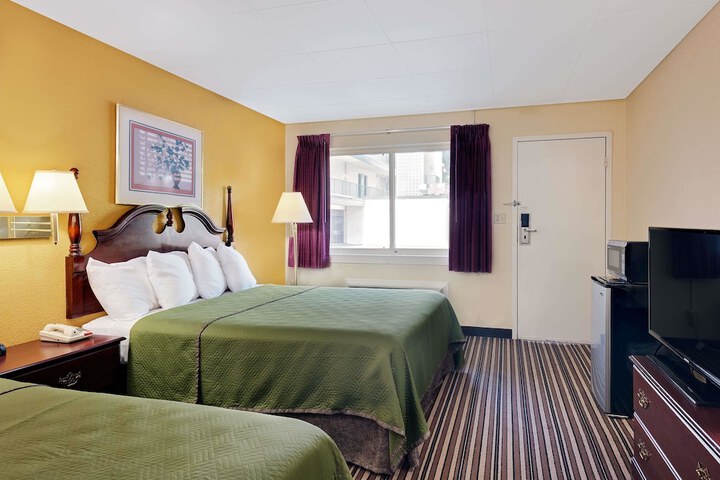 Room 11 of 21