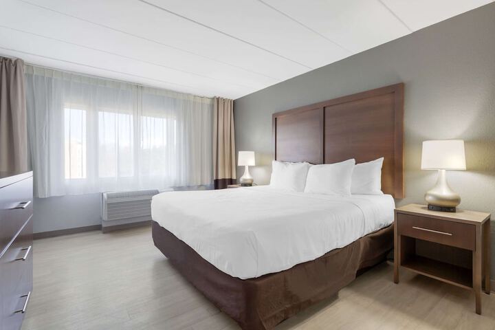 Clarion Hotel & Suites BWI Airport North