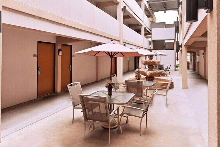 Executive Inn & Suites