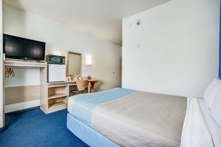 Room 28 of 44
