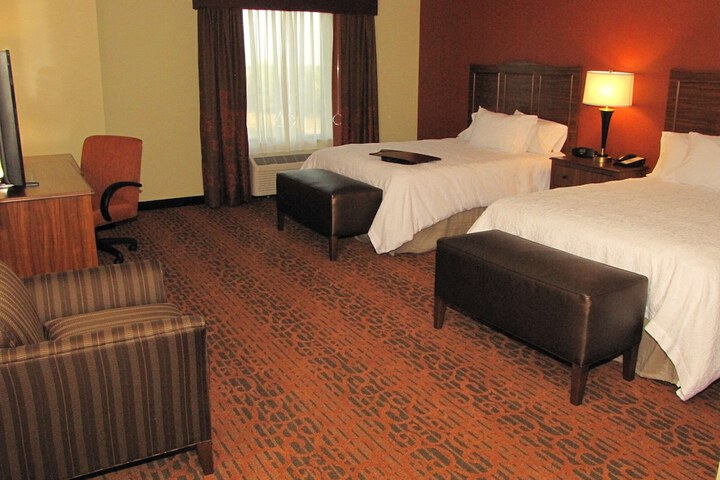 Hampton Inn & Suites Jamestown ND