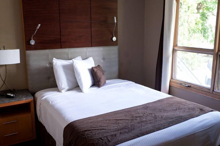 Room 104 of 143