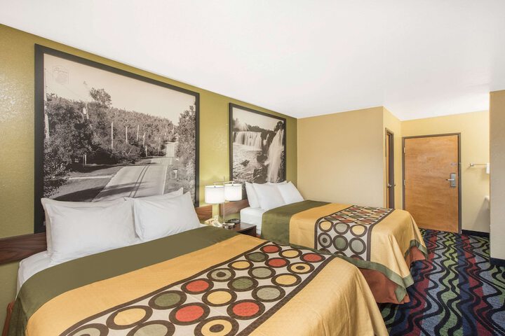 Room 16 of 32