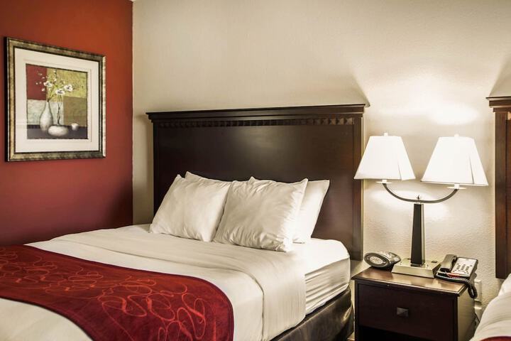 Comfort Suites Bloomington I-55 and I-74