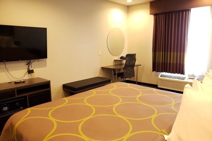 Room 14 of 33