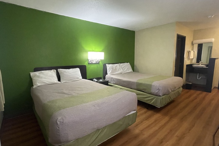 Room 15 of 34