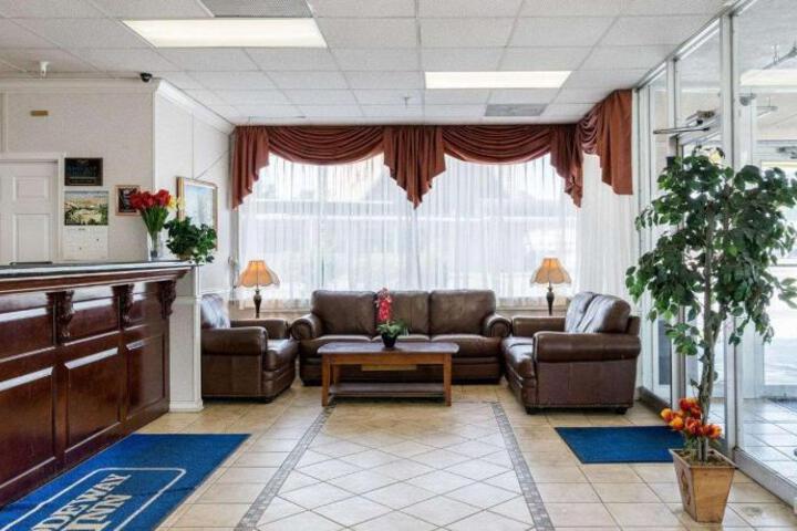 Rodeway Inn University