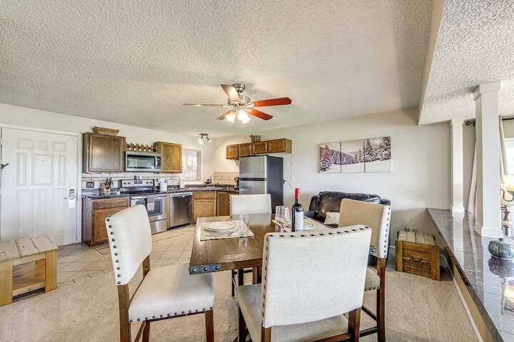 Ski-in / out Granby Ranch Condo w/ Balcony!