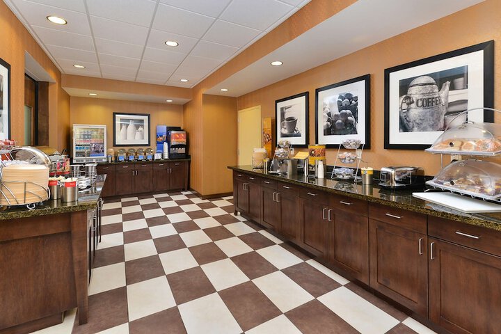 Hampton Inn Clinton IA