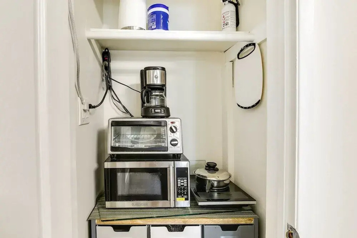 Westminster Escape Near Beaches & Shopping!