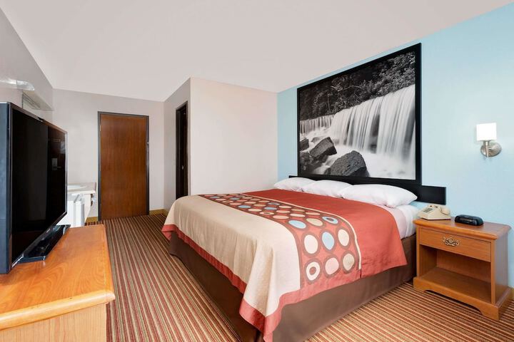 Room 12 of 15