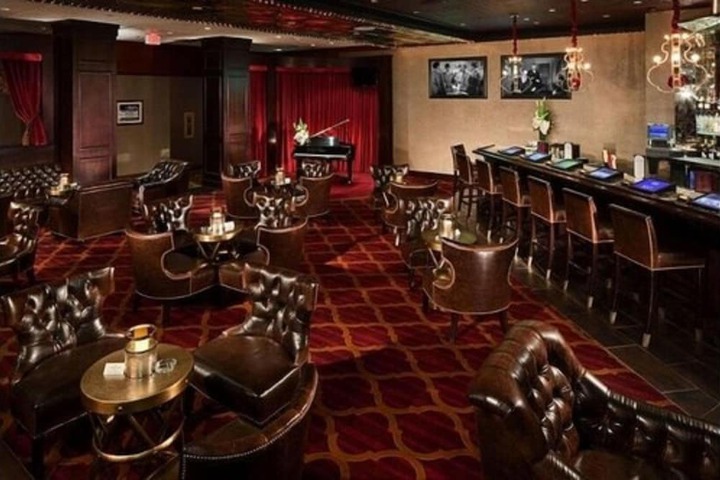 Lounge 50 of 60
