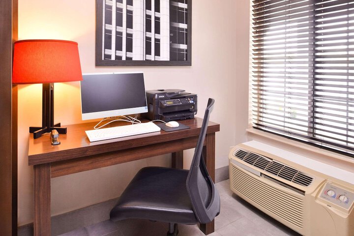 Business Center 26 of 26