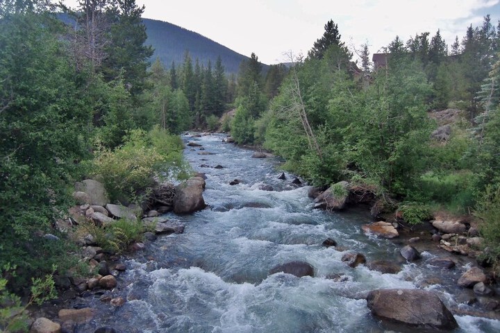 Lakefront Dillon Condo w / Pool Access: Near Skiing