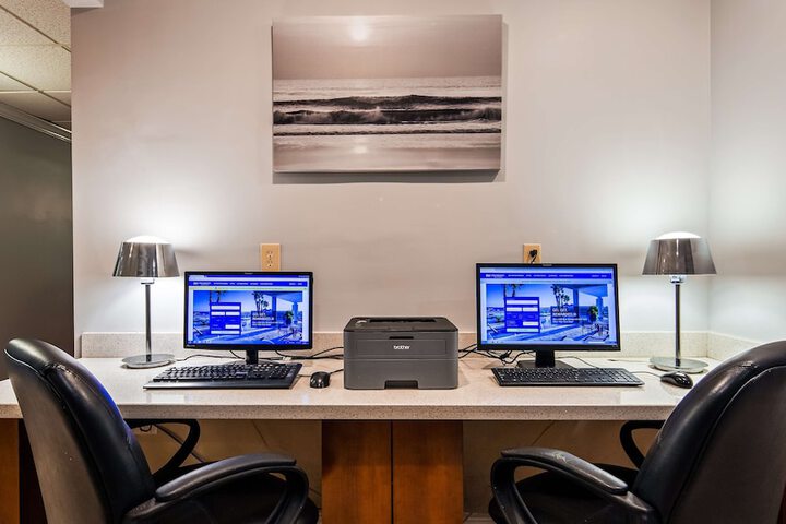 Business Center 15 of 15
