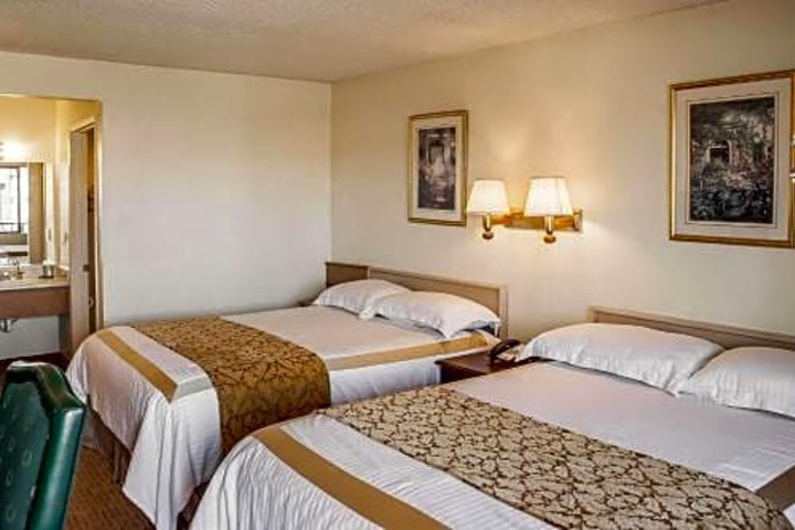 Rodeway Inn & Suites
