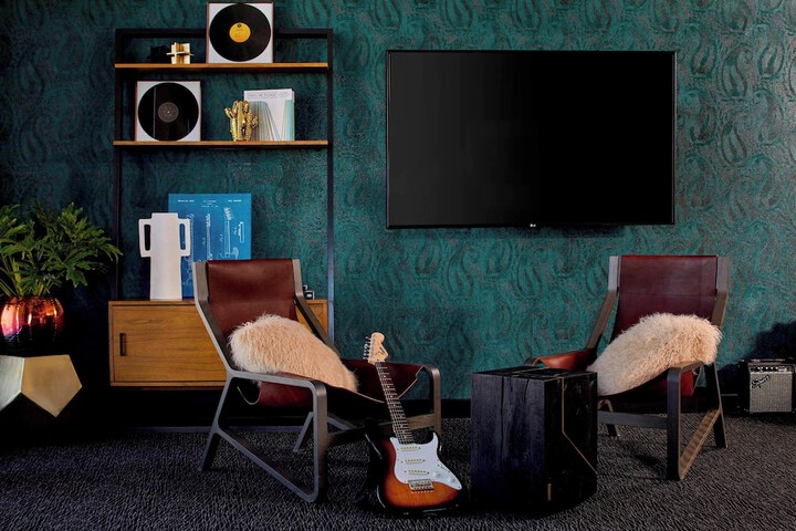 Room 27 of 37