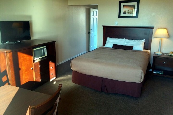 Silver Sands Motel
