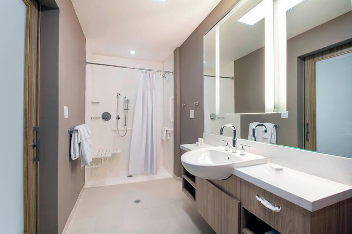 Room 14 of 22
