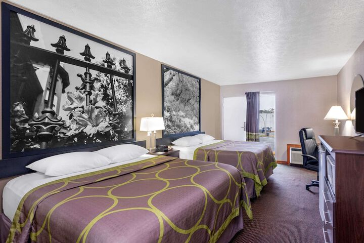 Room 11 of 25