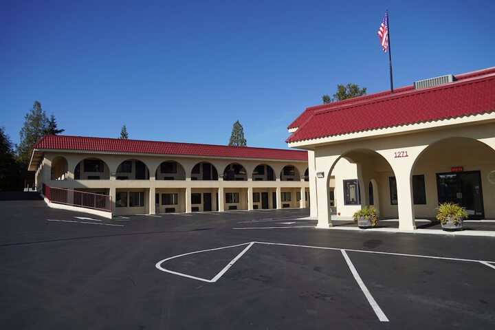 Timberland Inn & Suites
