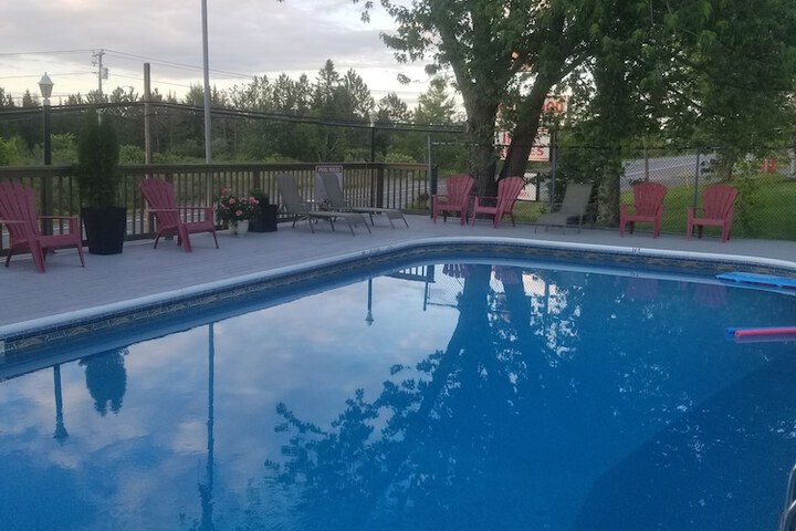 Pool 4 of 35