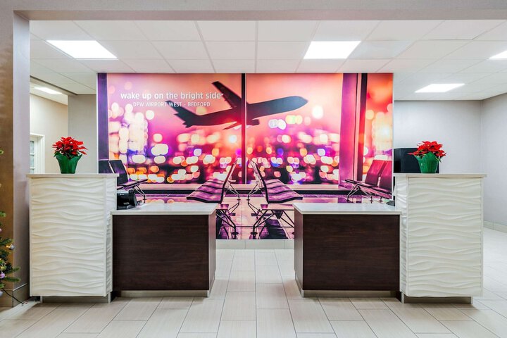 La Quinta Inn & Suites by Wyndham DFW Airport West - Bedford