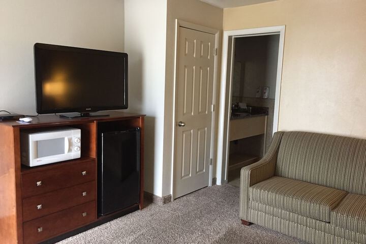 Dinosaur Inn & Suites