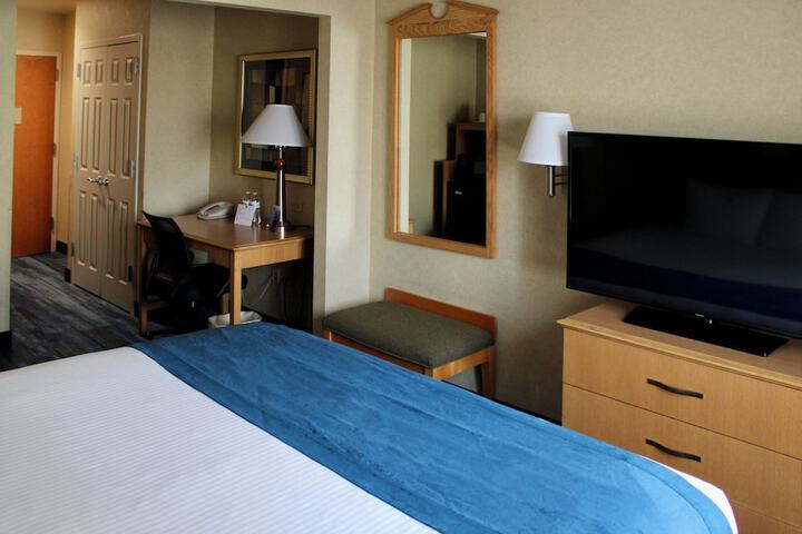 Room 6 of 30