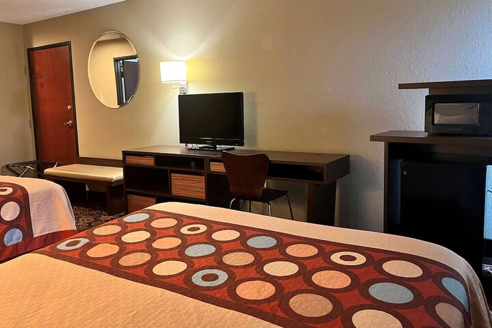 Room 18 of 25