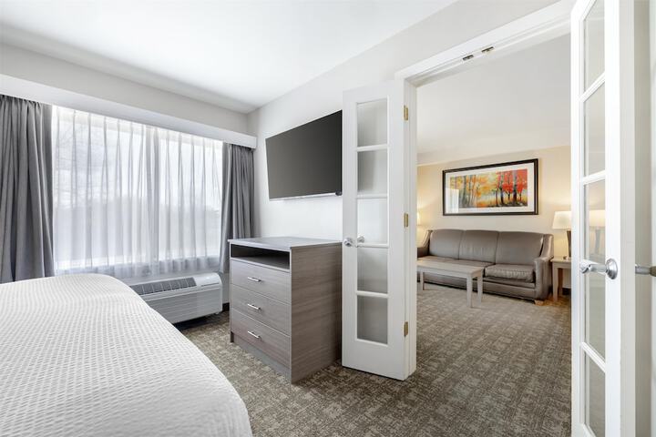 Best Western Plus Windjammer Inn & Conference Center
