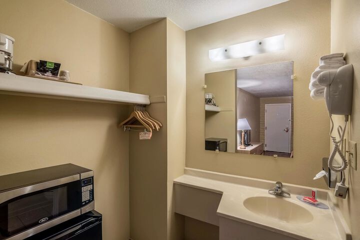 Econo Lodge I-40 exit 286 Holbrook