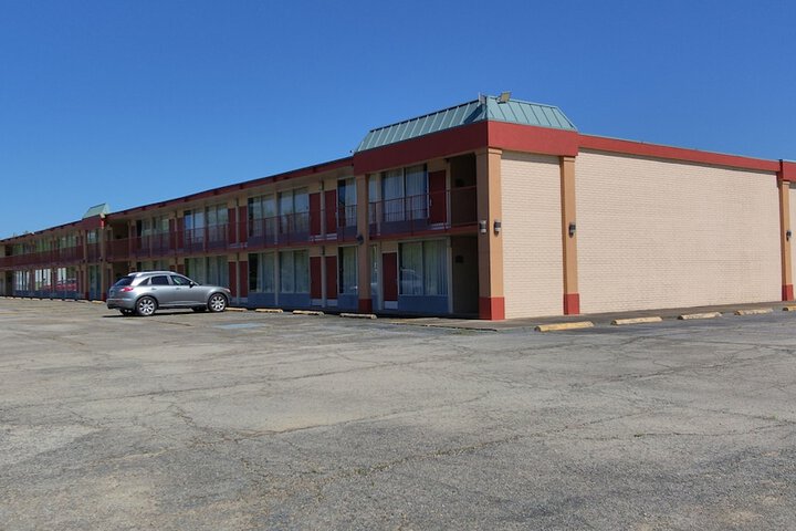 Countryside Inn & Suites
