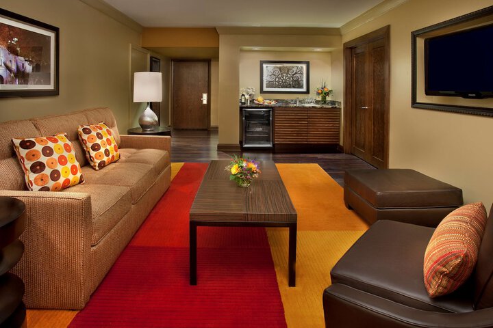 Lounge 97 of 104