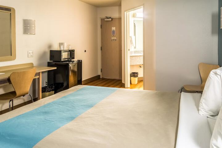 Room 28 of 39