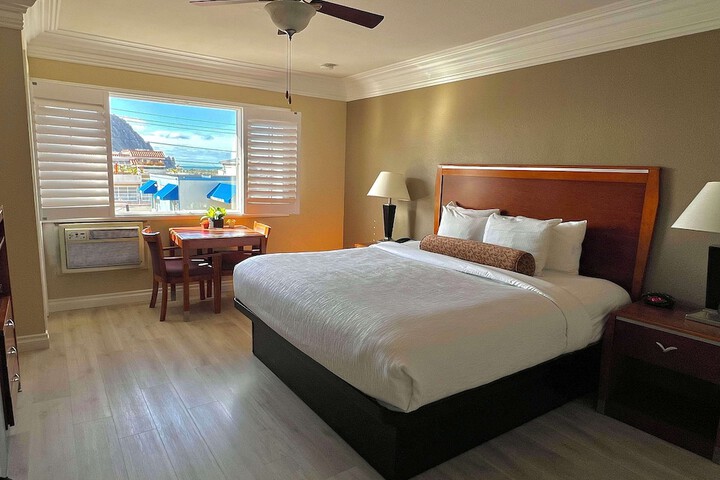 Room 12 of 25