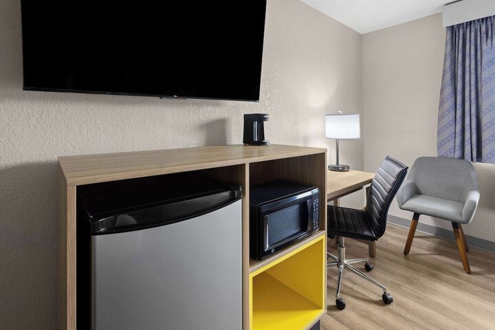 Room 14 of 26
