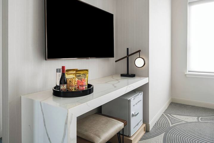 Lounge 51 of 59