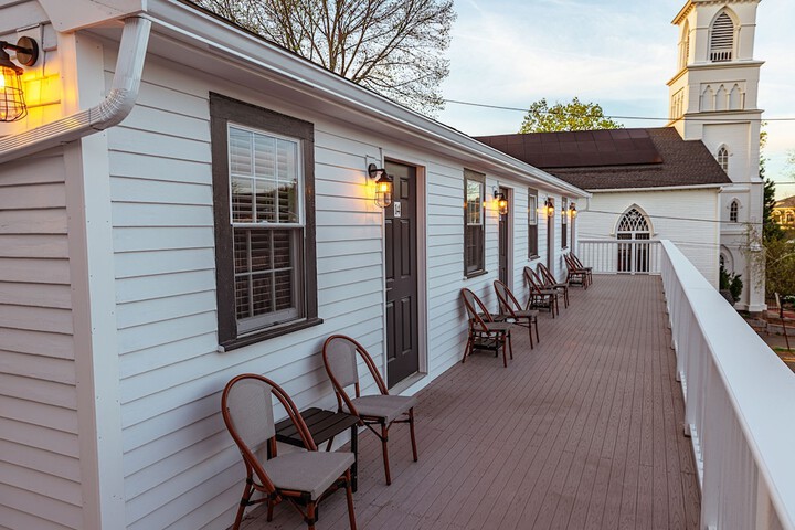 Eagle House Motel