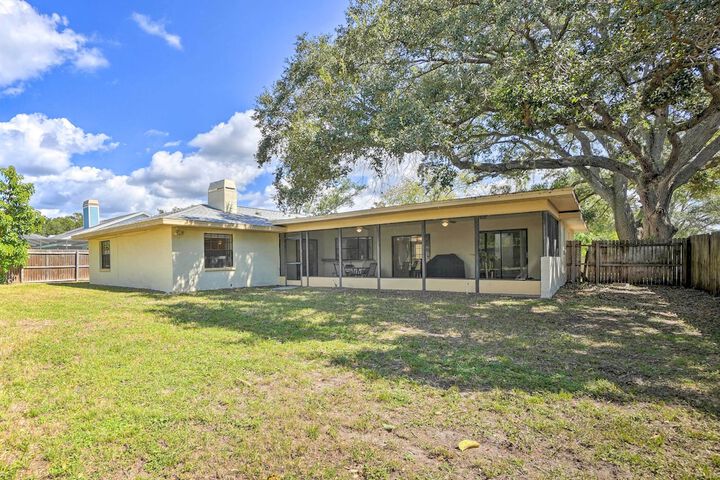 3 Mi to Philippe Park & Pier: Stunning Retreat