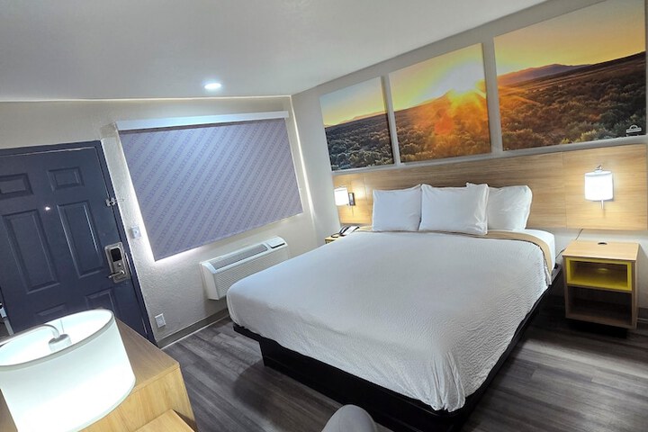 Room 21 of 32