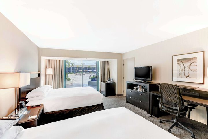 Room 43 of 100