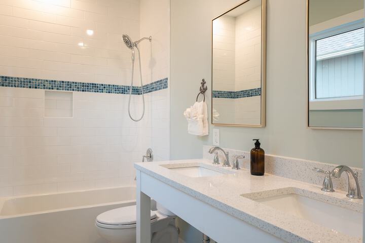 Oceans Eye by Avantstay Beach Front Home w / Roof Top Pool & Putting Green!