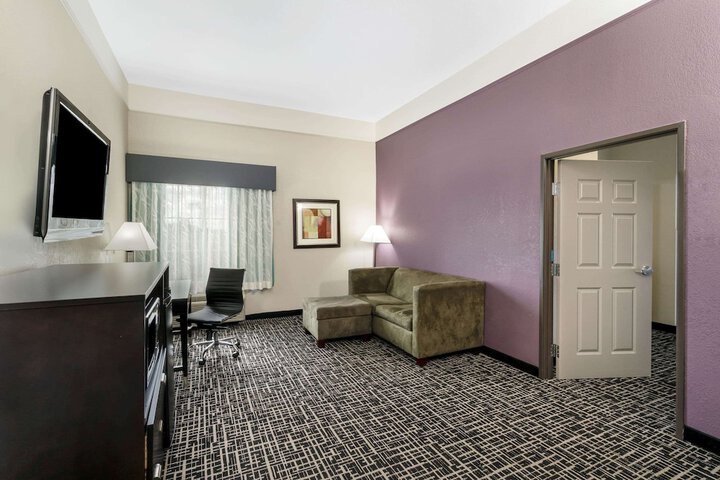 Room 17 of 39