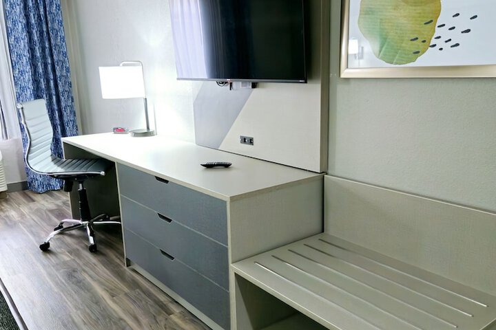 Room 52 of 62