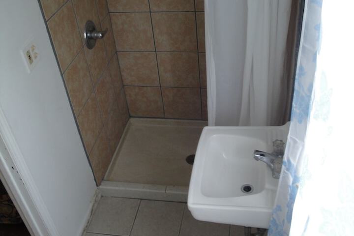 Room 4 of 8