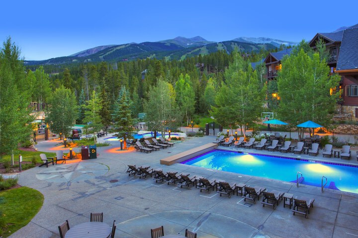 Grand Timber Lodge